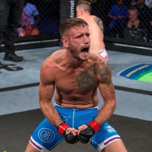 combattant en col&egrave;re